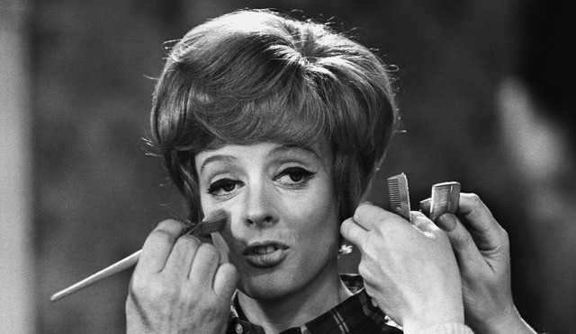 what-will-downton-abbey-lose-if-maggie-smith-leaves-in-season-6-her-make-up-for-downton-361283
