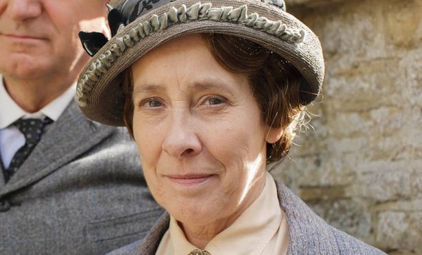 Phyllis-Logan-as-Mrs-Hughes